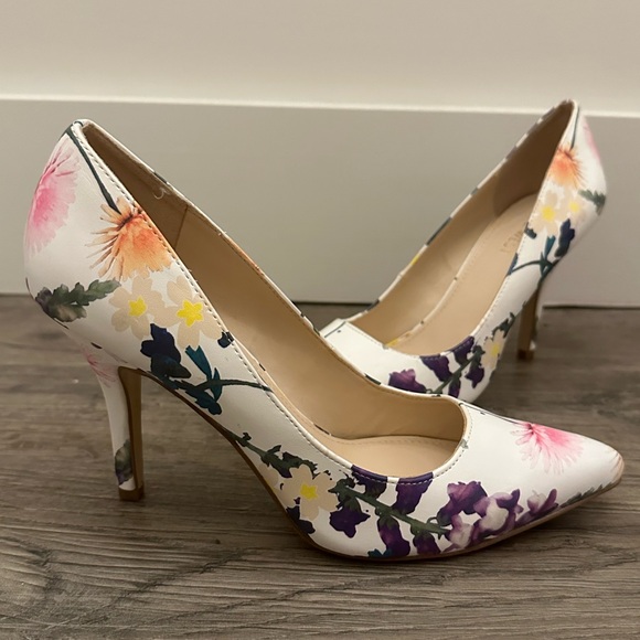 Nine West • Floral Print Heels • 7.5 - Picture 1 of 6